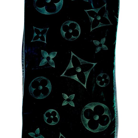 Authentic Louis Vuitton Green Velvet Scarf comes with LV box - Picture 3 of 11